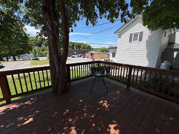 4th image of 15 Pleasant Street