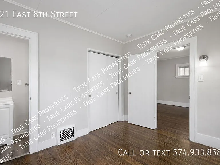 221 E 8th St — Photo 8