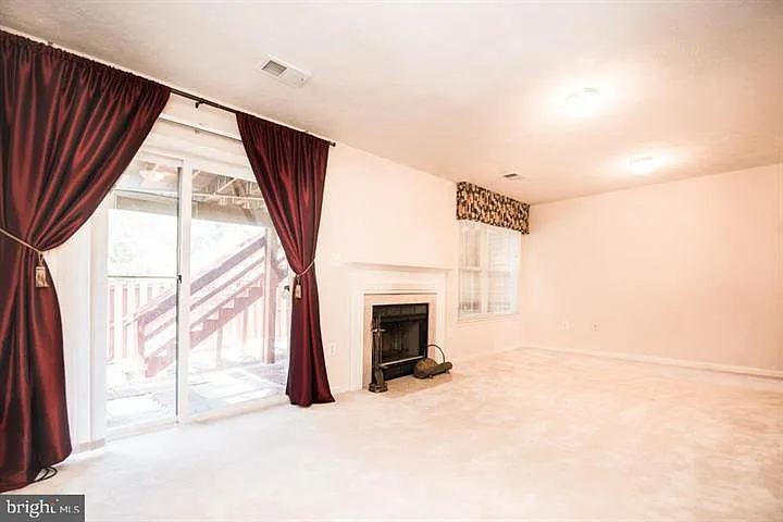 8359 Regal Oak Ct — Photo 24