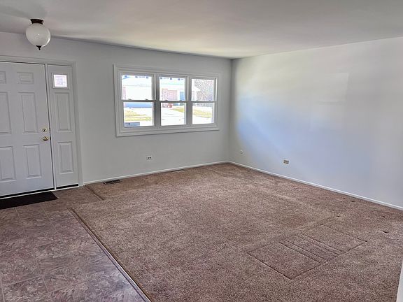 3rd image of 6688 Foxtree Ave