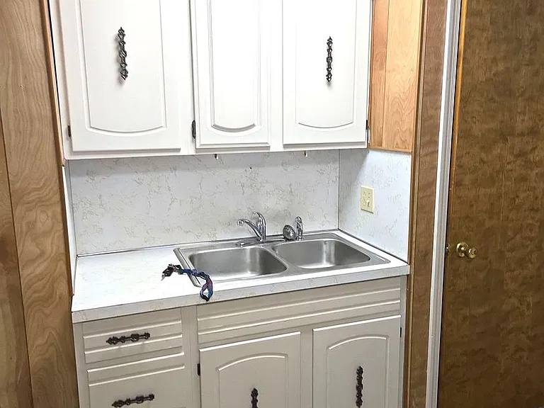 203 Lincoln Way E — Photo 23