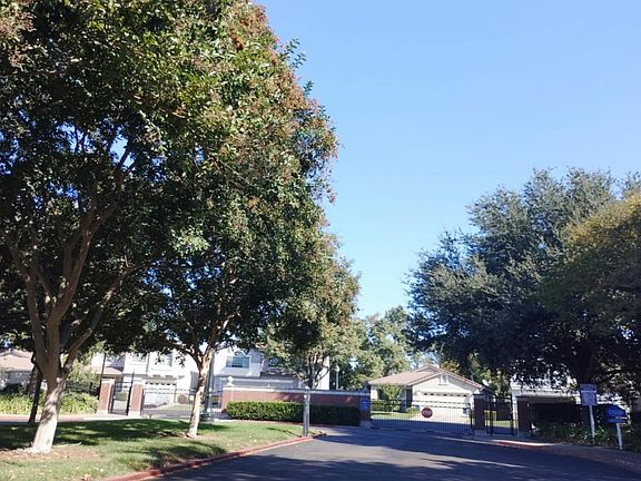 3rd image of 6619 Brook Falls Cir