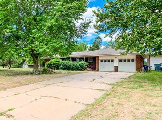6096 S Mitchell Rd, Hennessey, OK 73742