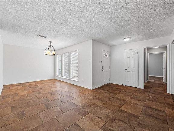 3rd image of 810 Halewood Dr