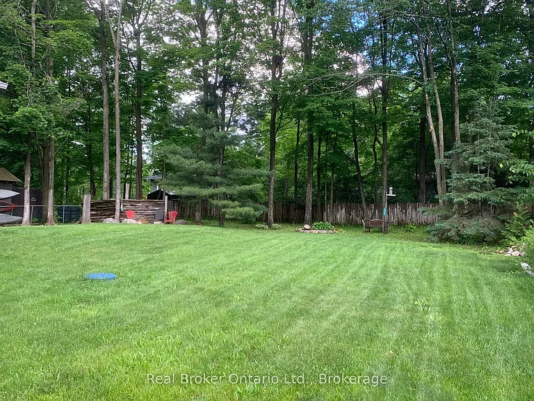 16 Mundy Ave — Photo 25
