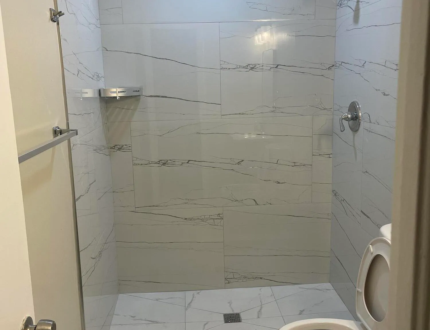 3 bed, 2.0 bath, 2882 sqft, $2,100 — Photo 3