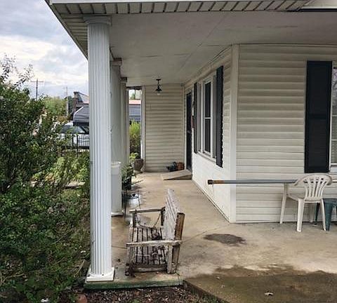 3rd image of 32 E Linden Ave