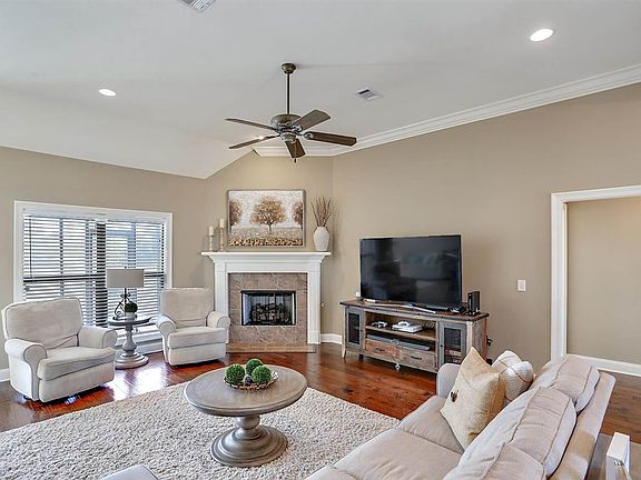 5th image of 533 Westfield Dr