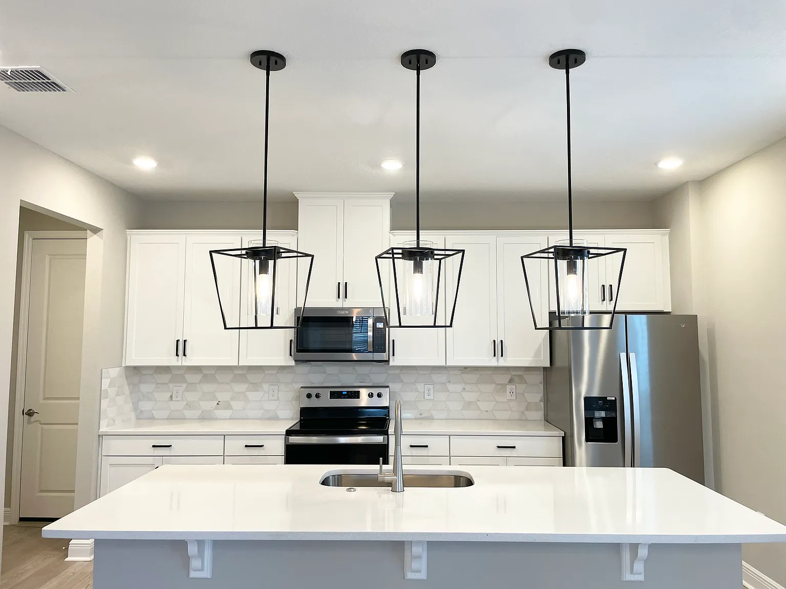4 bed, 2.5 bath, 2082 sqft, $2,850 — Photo 4