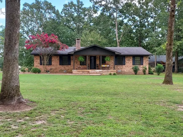 17 3rd Ave, Rainsville, AL 35986
