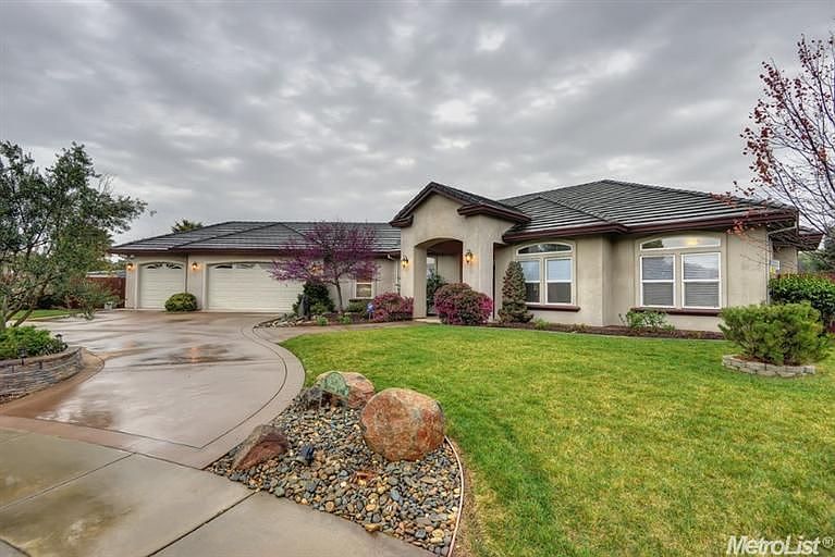 1st image of 521 Dizmar Ct