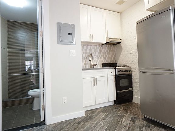 2nd image of 261 Jefferson Ave APT 1A