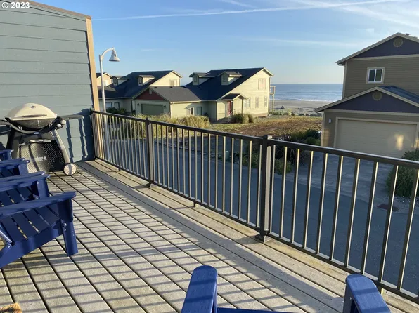 29015 Vizcaino Ct, Gold Beach, OR 97444