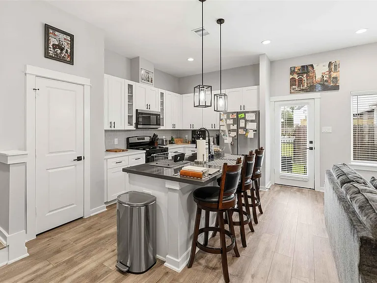 417 Stonework Landing Ln — Photo 4