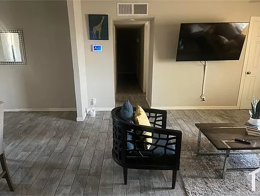 4 bed, 1450 sqft, $2,585 — Photo 4