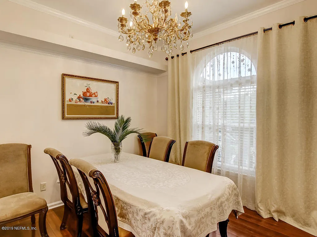 3 bed, 2.0 bath, 2008 sqft, $2,300 — Photo 4