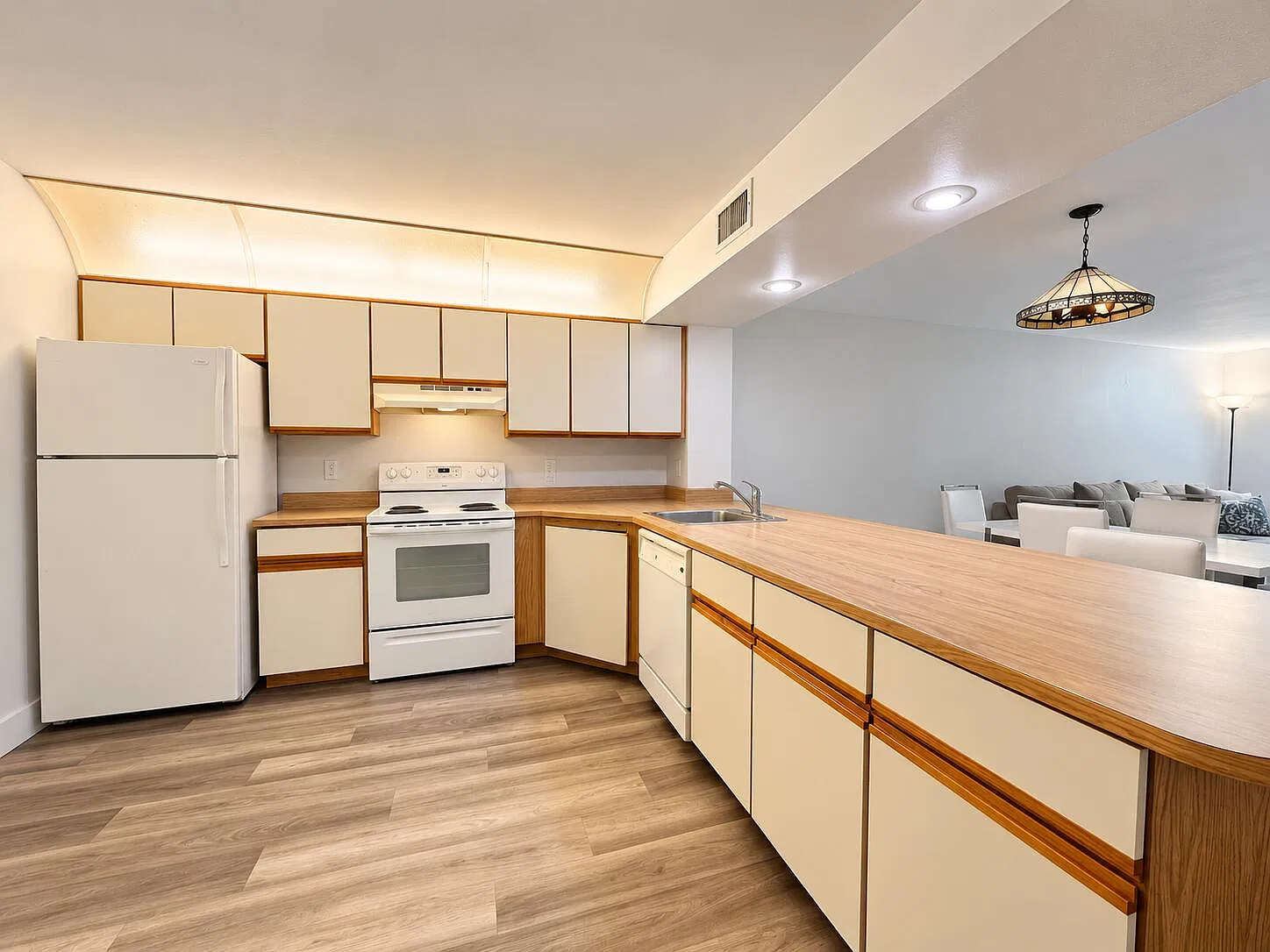 1 bed, 1.0 bath, 1100 sqft, $1,900 — Photo 2
