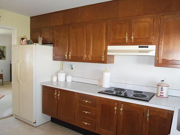3rd image of 696A Plymouth Dr #100A