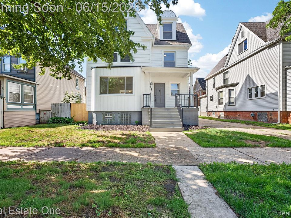 1st image of 255 Poplar St