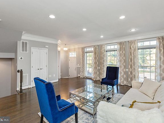 4th image of 4019 Quiet Creek Dr