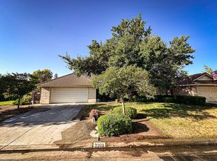 2203 E Jon Dr, Fresno, CA 93720