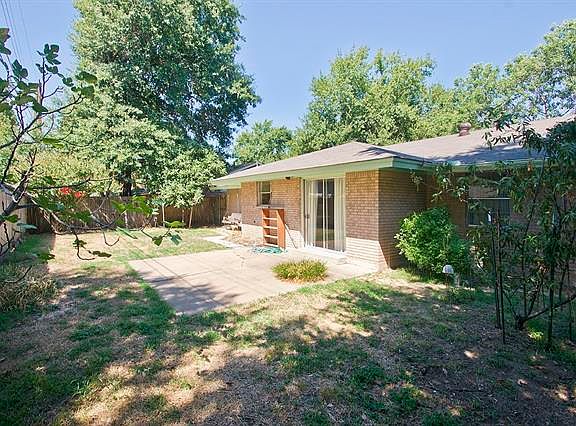 4th image of 2310 Normandy Dr
