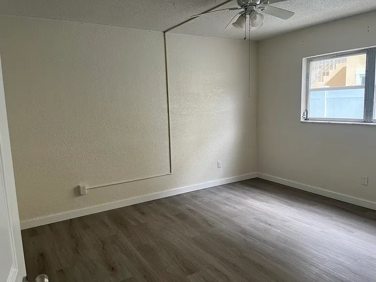 2301 Bay Blvd #1 — Photo 22
