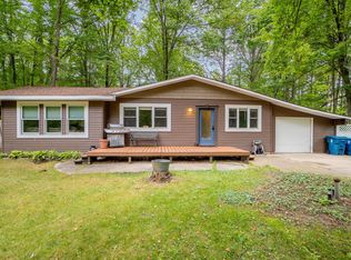 906 W Walter Rd, Sanford, MI 48657