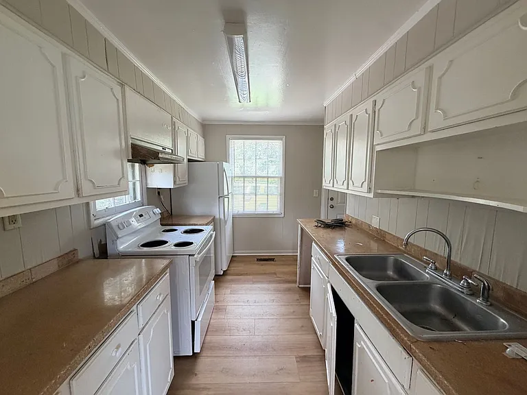 1307 Melody Ln — Photo 10
