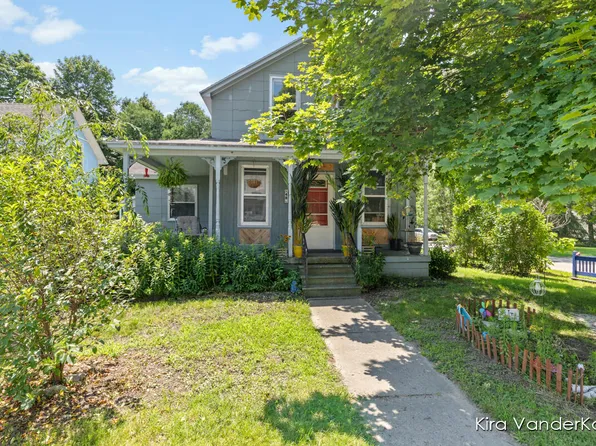 48 W Muskegon St, Kent City, MI 49330