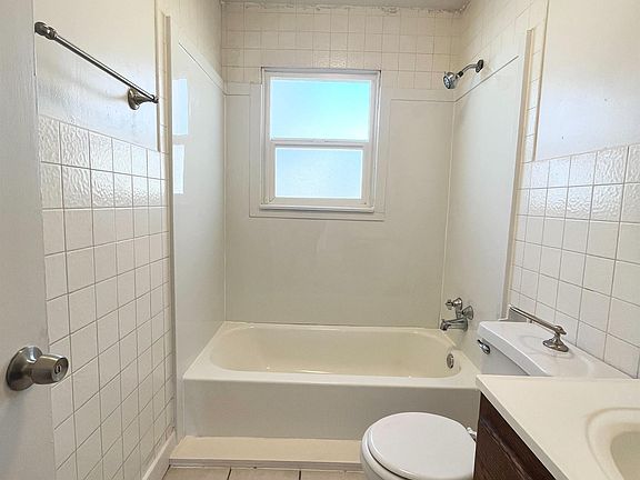 3rd image of 146 W Cornell Dr