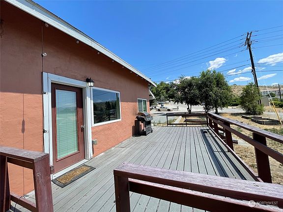 3rd image of 617 N Bradley Street