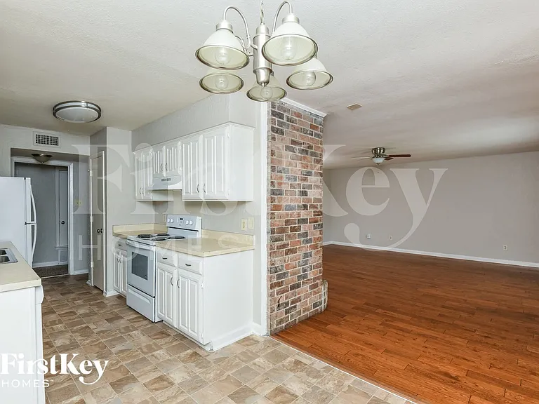 4912 Sandalwood Ln — Photo 7