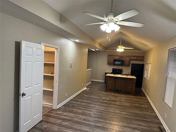 4th image of 2246 Roswell Ave