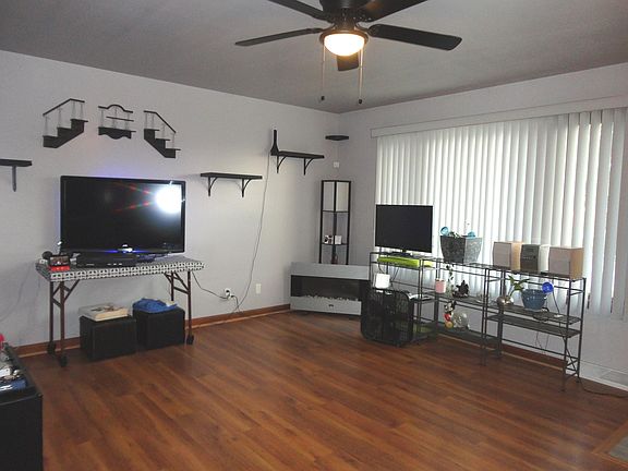4th image of 900 N Larkin Ave