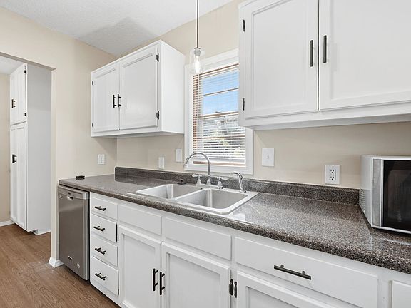5th image of 1415 E Evanston St