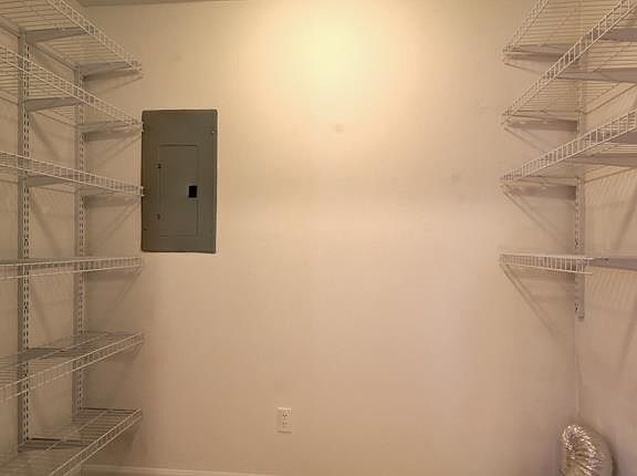 2nd image of 1828 Carneal Ln