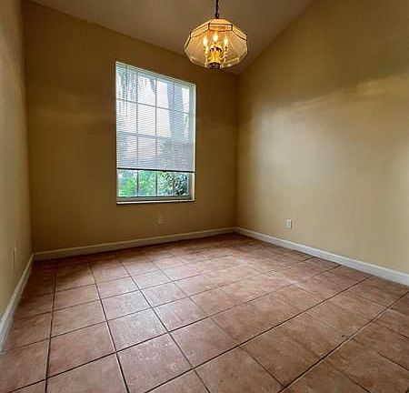 4th image of 703 SW Saint Croix Cv