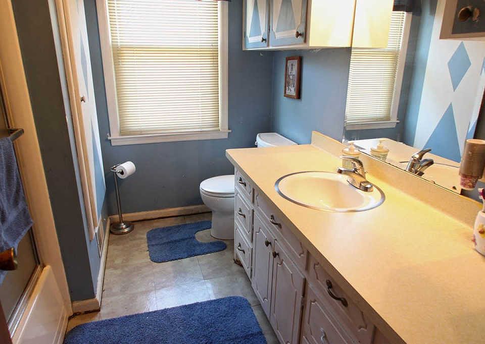 1st image of 10 Ravenwood Ln