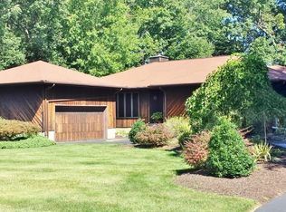 21 Lark Ln, Oak Ridge, NJ 07438