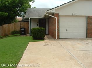 910 Delmar Cir, Moore, OK 73160