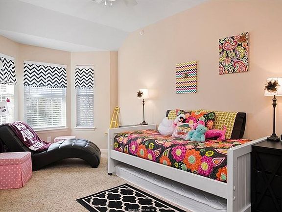 5th image of 305 Holleman Dr E APT 1203