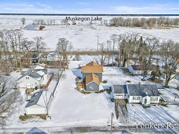 3rd image of 2437 Lakeshore Dr