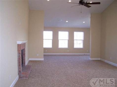 Living Rm with Vaulted Ceiling