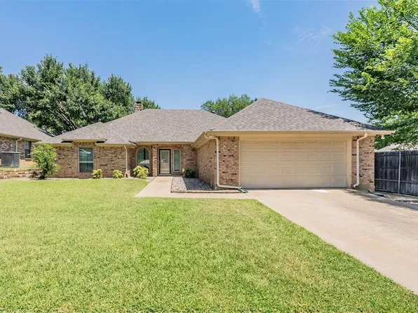 1633 Saxon Dr, Bedford, TX 76021