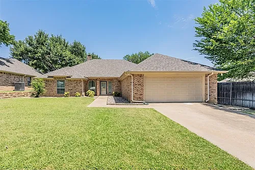 1633 Saxon Dr Photo 1