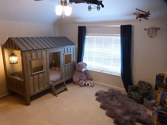 3rd image of 28011 Longspur Dr