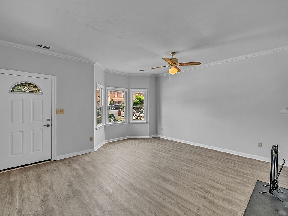 1st image of 739 Creekside Cres