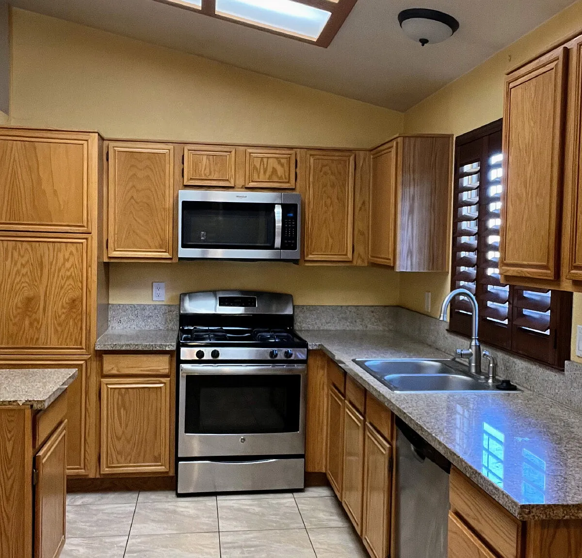 4 bed, 2.0 bath, 1576 sqft, $2,500 — Photo 2