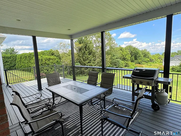 556 Hill St — Photo 30